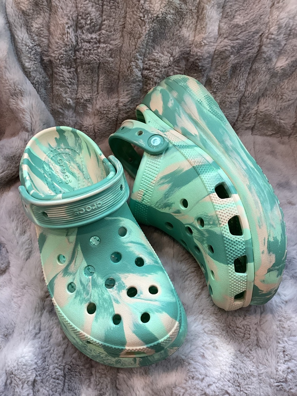 CROCS marbled Jadestone classic Crush clog platform womens size 6 green
